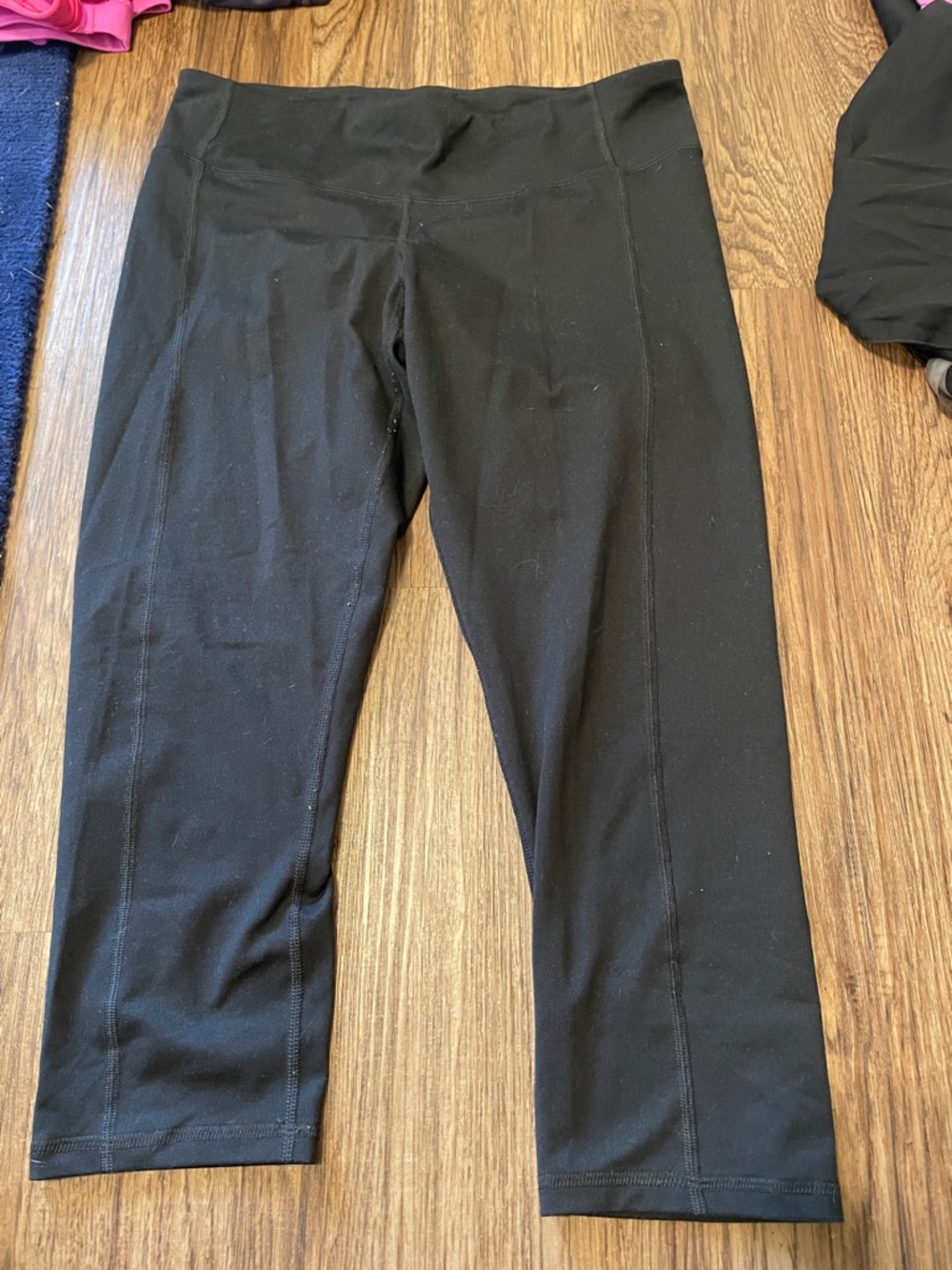 Hanes stretchy capri leggings
